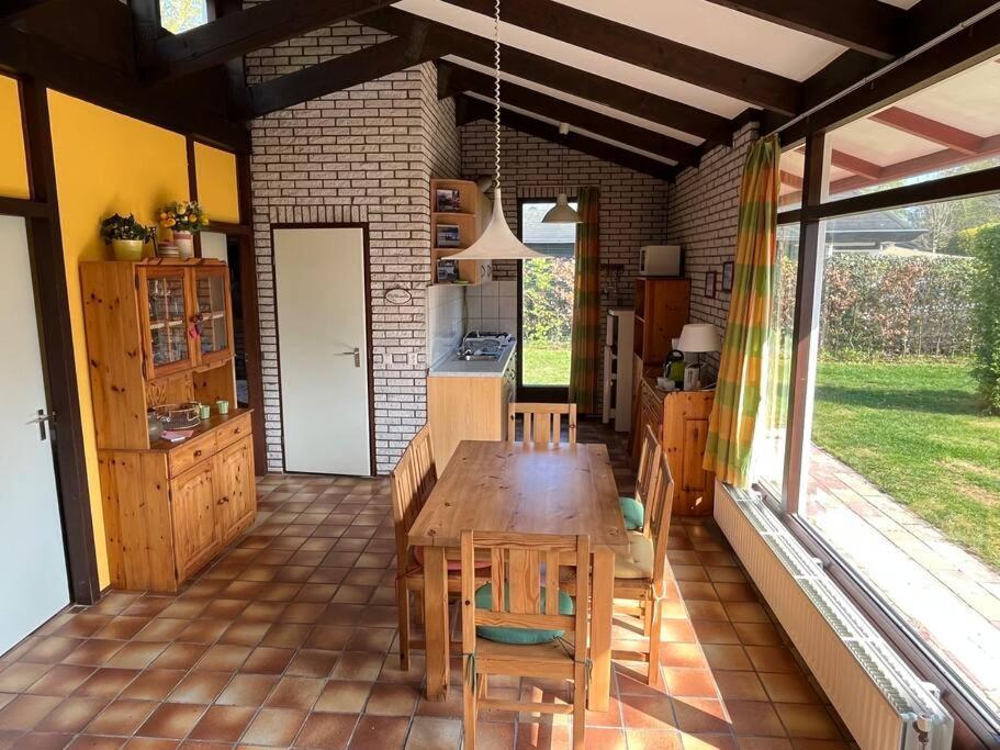 Knusse Bungalow Op Groen Park! Одорп Екстериор снимка
